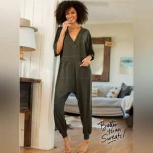 NATURAL LIFE Olive Green V‑Neck Relaxed Jumpsuit